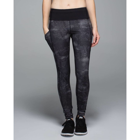 Lululemon Speed Tight II *Full-On‎ Luxtreme Sequin Snake Slate Black Size 4 - Picture 1 of 11